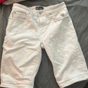 white gap jorts (jean shorts)